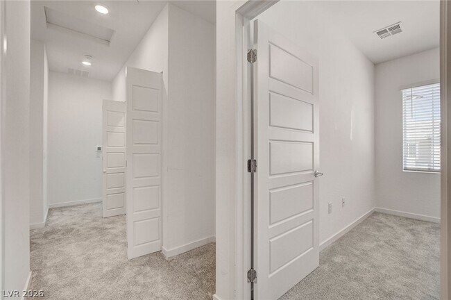 Building Photo - 5730 Sky Pointe Dr
