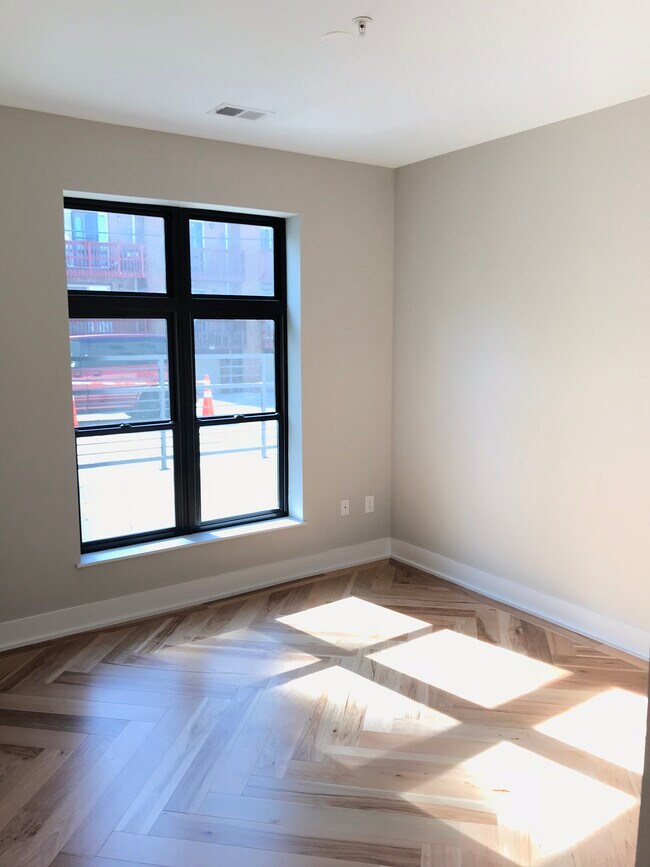Building Photo - 1345 K St SE