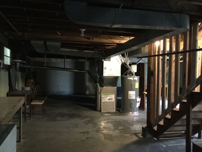 Building Photo - Charming Home in Seattle-Maple Leaf Area!