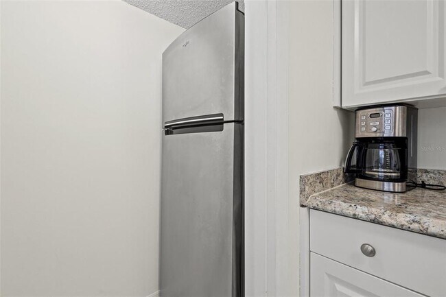 Building Photo - 4215 E Bay Dr
