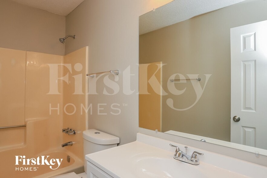 Building Photo - 1083 Forest Heights Rd