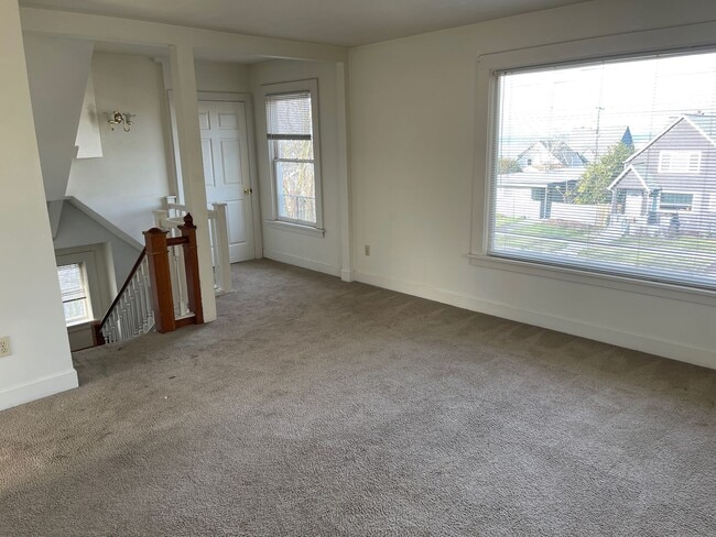 Building Photo - Nice Tacoma Duplex 2 Bed 1 Bath For Rent