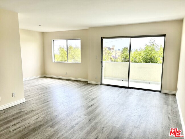 Building Photo - 1440 Reeves St
