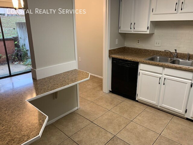 Building Photo - 9 Hidden Cove Cir