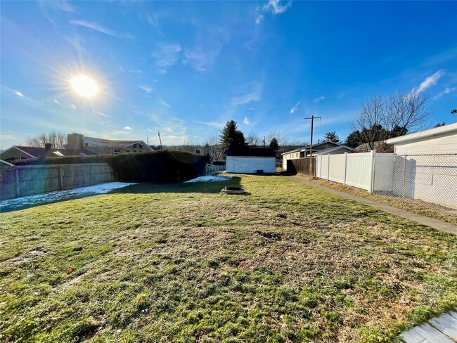 Building Photo - 705 N McKinley Ave