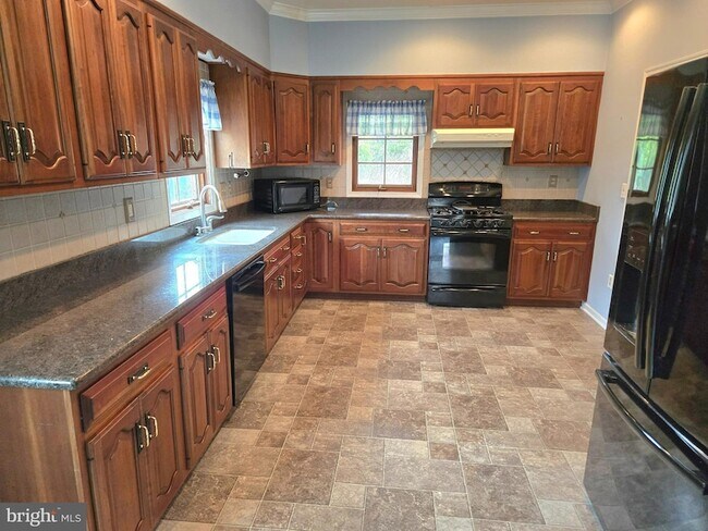 Building Photo - 242 S Sugan Rd