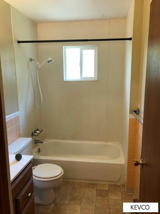 Building Photo - 2424-2426 Clearview Ave