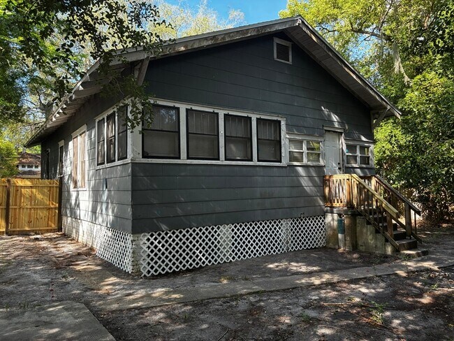 Building Photo - 537 Alder St