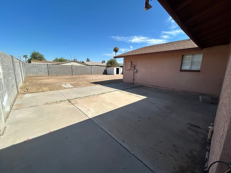 Building Photo - 7222 W Rose Ln