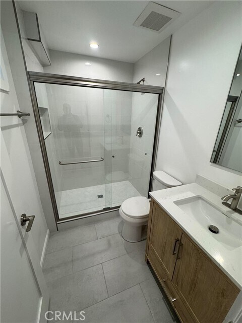 Building Photo - 653 W Glenoaks Blvd