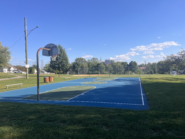 Building Photo - 176 Walnut St