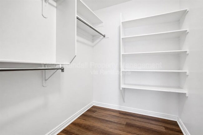Building Photo - 9527 S Newkirk St