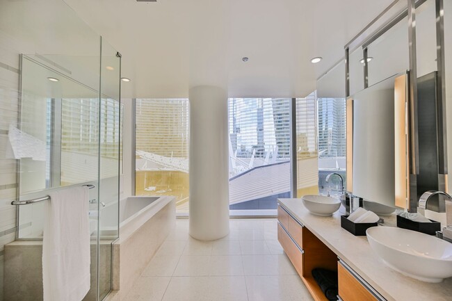 Building Photo - Luxurious premium corner unit nearly 1600 ...