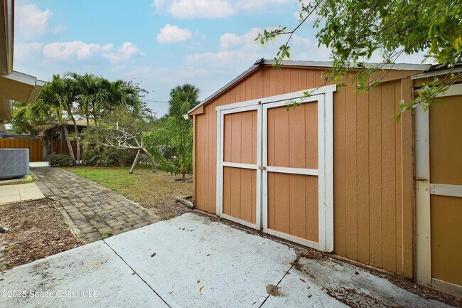 Building Photo - 1202 Yacht Club Blvd