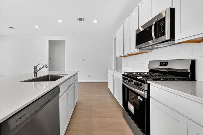 Building Photo - 3028 Avenida Sonoma Dr