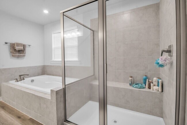 Building Photo - 4966 Brauer Dr