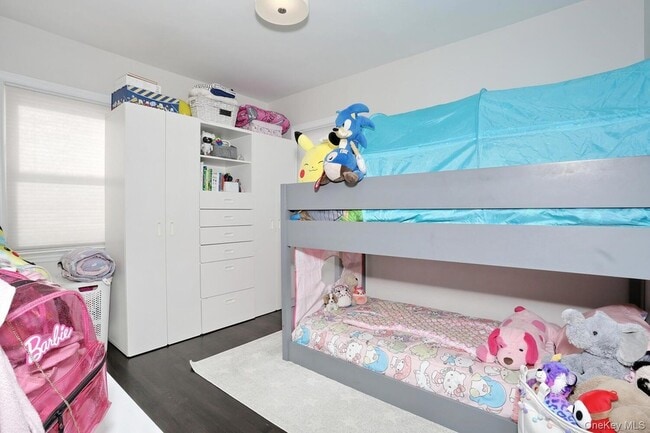 Building Photo - 42 E Main St