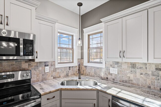 Building Photo - Spacious 4 bedroom 3 full bath home for rent!