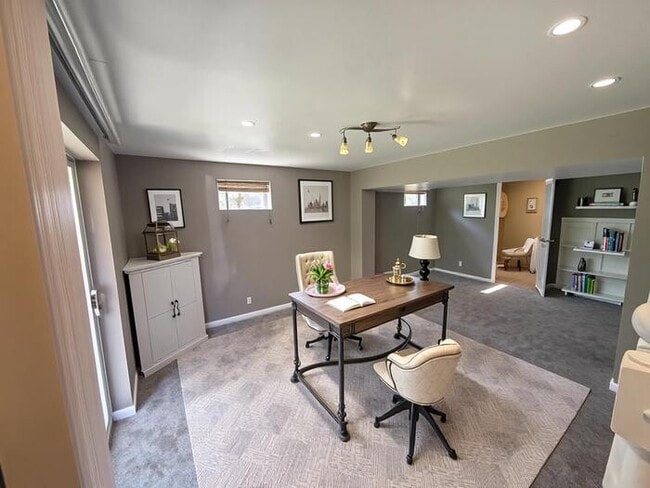 Building Photo - Single Family