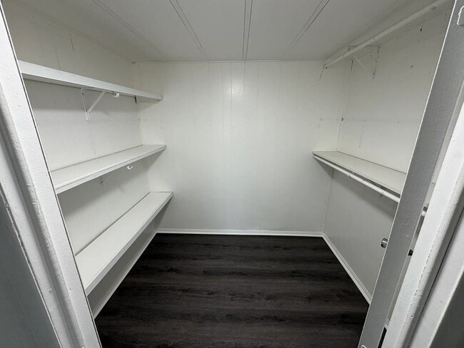 Building Photo - 41 Crooks St