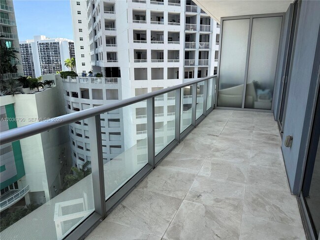 Building Photo - 1300 Brickell Bay Dr
