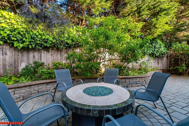 Building Photo - Desirable Home | Oceans Views | Close To B...