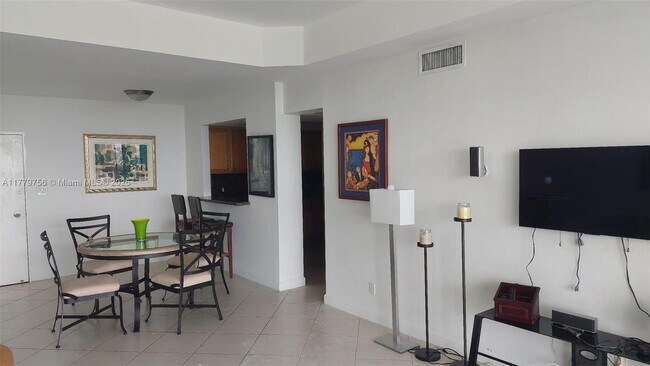Building Photo - 5600 Collins Ave