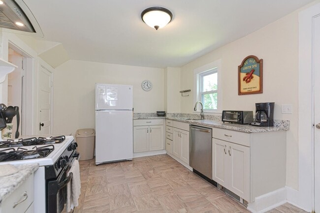 Building Photo - WINTER RENTAL: Squam Light