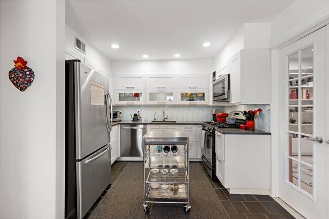 Building Photo - 450 2nd St