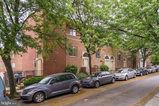 Building Photo - 700 Pennock St