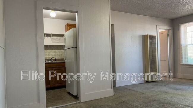 Building Photo - 2901 5th Ave