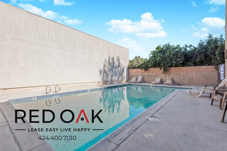 Building Photo - 8614 Woodley Ave