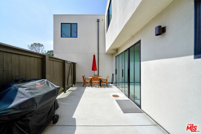 Building Photo - 6208 Tapia Dr