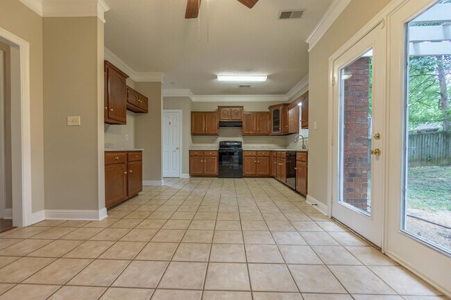 Building Photo - 4375 Big Horn Dr S