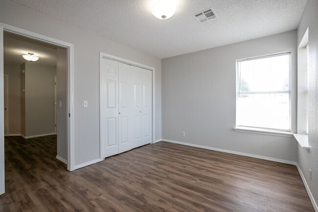 Building Photo - Gorgeous 4 Bedroom Remodel, Union Schools!