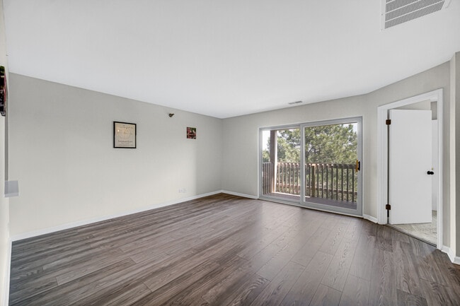 Building Photo - 124 Glengarry Dr