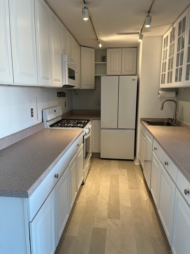 Building Photo - 5340 Holmes Run Pky