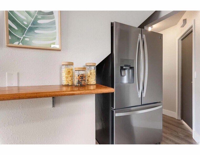 Kitchen buffet - 500 Forest Dr
