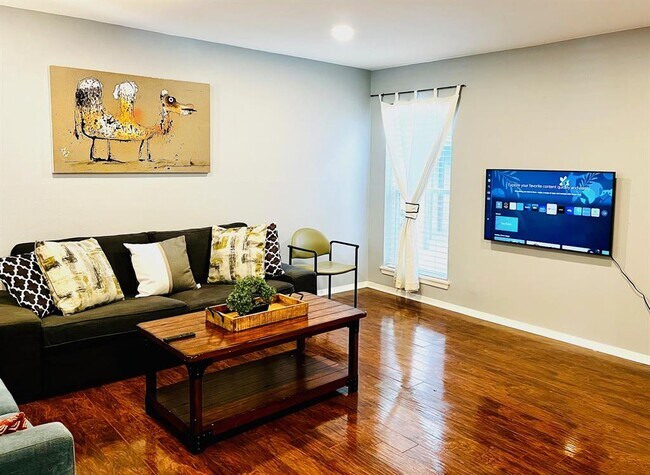 Building Photo - 6501 E Hill Dr