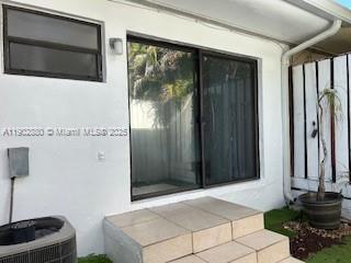 Building Photo - 3475 SW 1st Ave