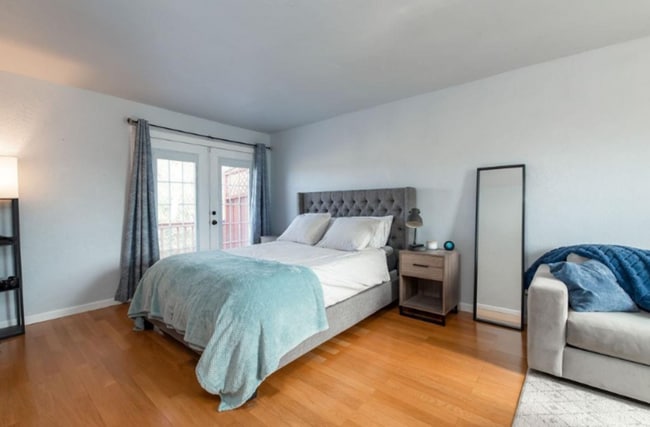 Building Photo - 301 SE 34th St