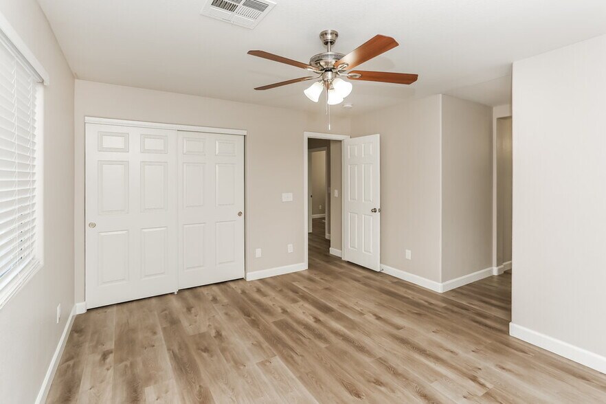 Building Photo - 8029 N Quilted Bear St