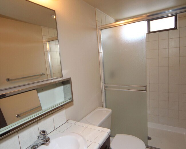 Building Photo - 830 Oriole Way