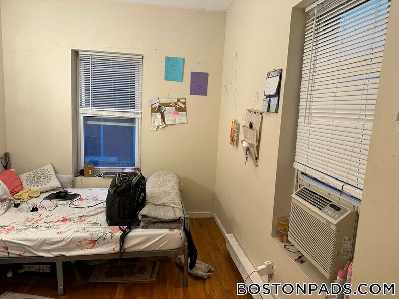 Building Photo - 886 Huntington Ave