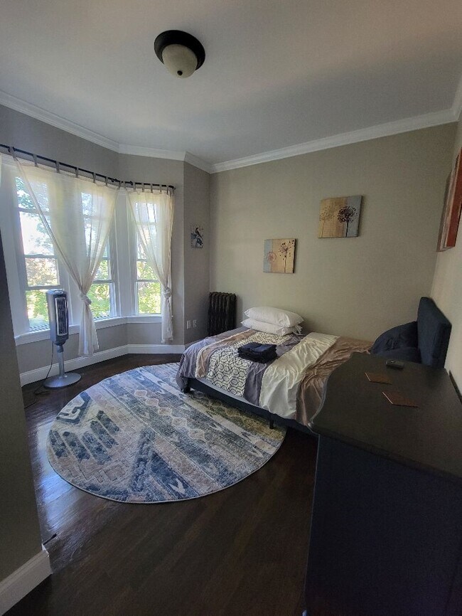 Building Photo - 107 Munroe St