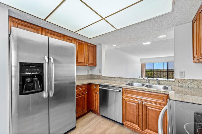 Building Photo - 6662 Boca Del Mar Dr