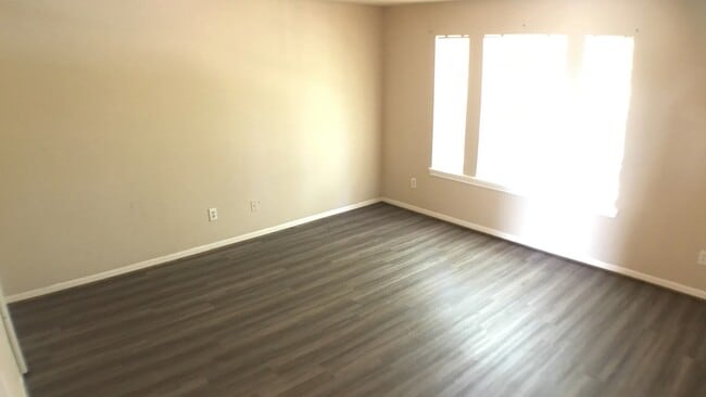 Building Photo - 1211 Bayou Glen Dr