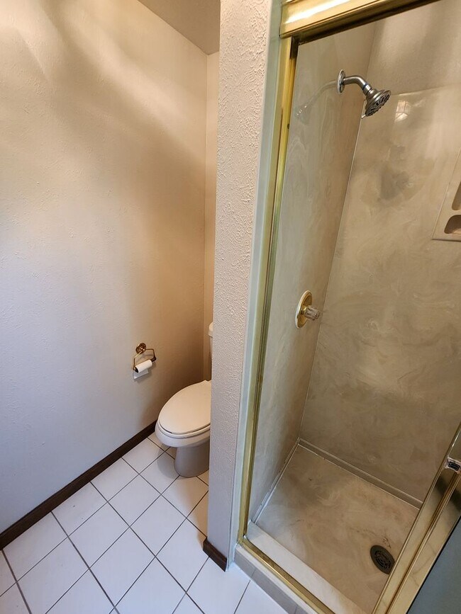 Building Photo - Beautiful 4 Bedroom Home on Cul Du Sac Wit...