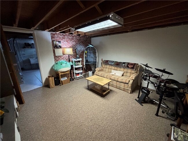 Building Photo - 5835 W Henrietta Rd