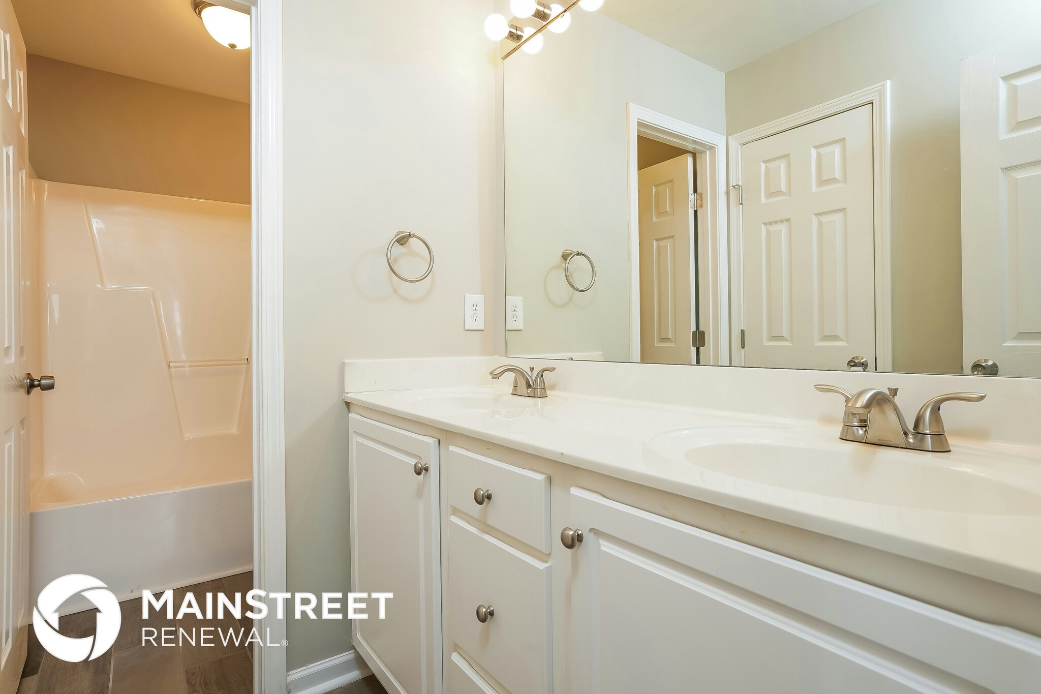 Building Photo - 1505 Golden Bell Dr